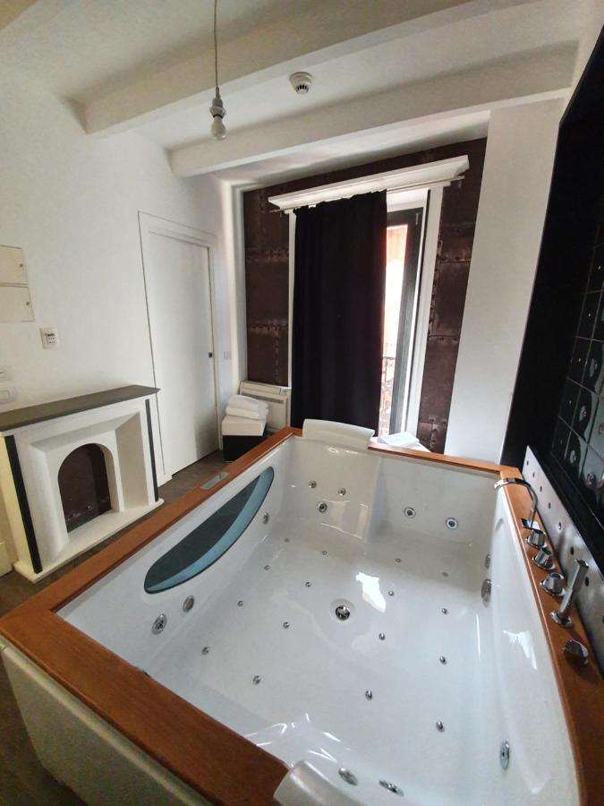 Emphasis Suites & Rooms Cagliari Kültér fotó