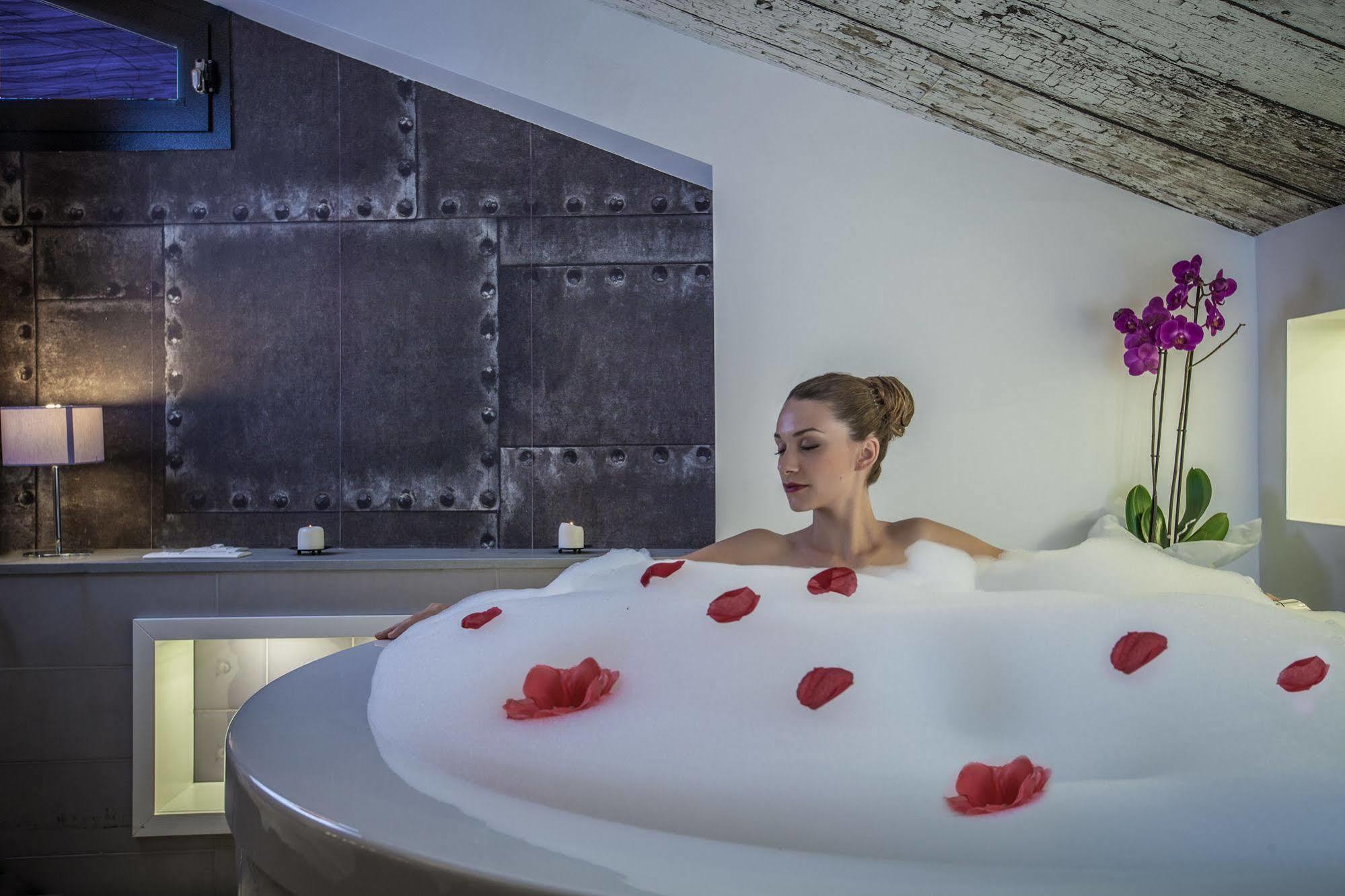 Emphasis Suites & Rooms Cagliari Kültér fotó